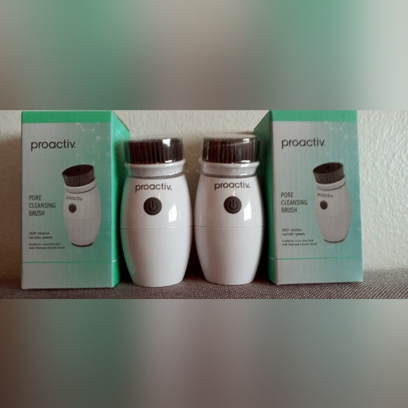 Facial serum bundle, cleanser, brushes - Picture 5 of 8